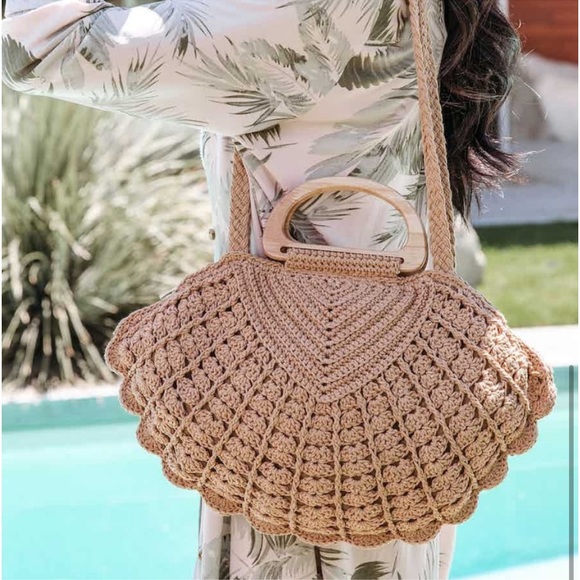Shelly Crochet Macrame Clam Shell Handbag  Purse - Picture 4 of 7